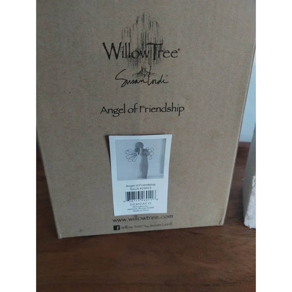 Willow Tree Angel of Friendship Holding Dog 26011 with Box Susan Lordi Demdaco